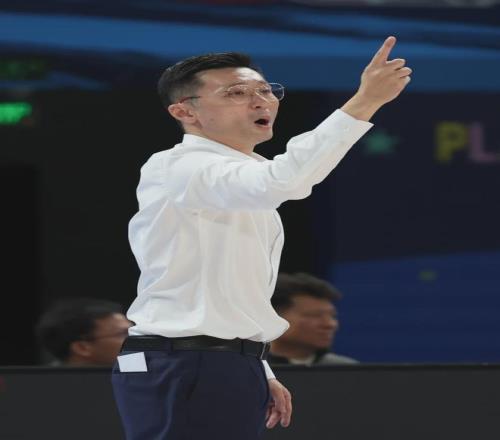 开季仅取得3胜6负,媒体人:刘炜已卸任新疆主帅