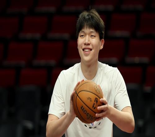 打弱队才拿8分!林葳主帅怒批CBA:不重视防守改掉坏习惯很难