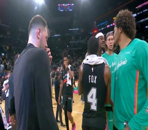 湖马大战赛后爆发大规模冲突！范德比尔特与索汉口角升级直接戳脸