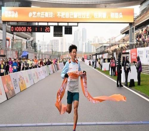 万马奔腾迎新年!2026上海嘉定半程马拉松暨蒸蒸日上迎新跑鸣枪开跑