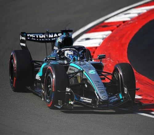 【F1曆史新紀錄】安東內利中國站獲F1生涯首杆!梅奔正賽包攬頭排發車!