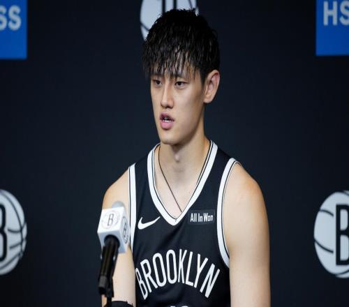 媒体人吐槽篮网不给曾凡博上场时间:你来中国不是秀优越感的