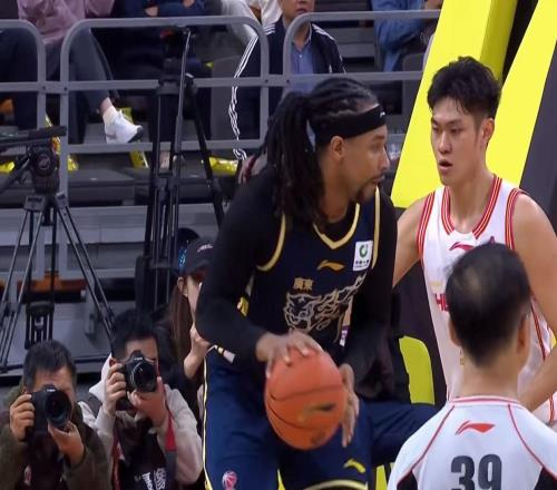 最后的希望！广东队迎来补强大外援机会，2米13内线或被杜锋看中