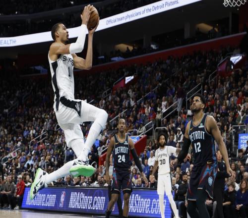 小贾31+9+3+3无缘今日最佳球员!因为文班亚马21+17+4+6炸裂防守