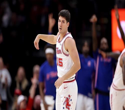 被对手各种打爆,火箭探花郎这样的防守水平确实是太糟糕了