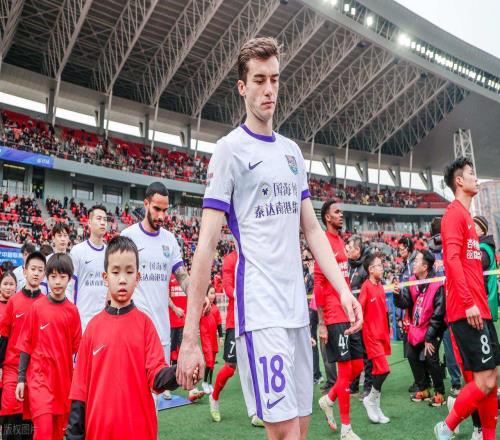 津门虎主力中卫伤停一个月,昔日国脚将为此重新挑大梁,值得期待