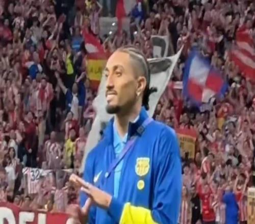 拉菲尼亞賽後向馬競球迷比手勢,意為“你們下輪就回家了”