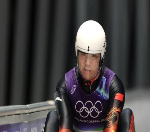 四次滑行、四破纪录！德国选手朗根汉摘得雪橇男子单人金牌