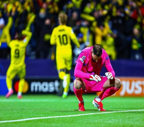 13！金球先生红牌被驱逐哈兰德毫无体现曼城欧冠大爆冷+2连败