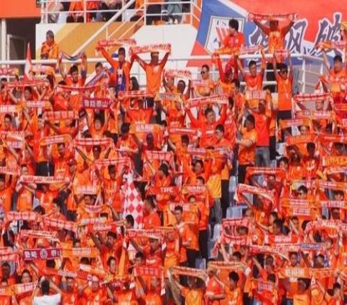 泰山队就是中超的一面照妖镜,所谓的冠军争夺不过是菜鸡互啄而已