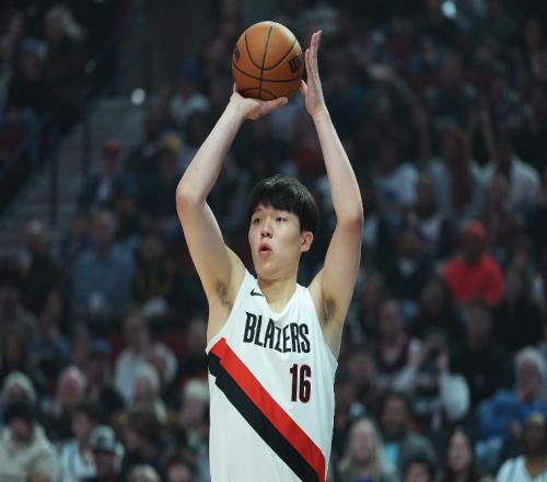 NBA新秀观察:杨瀚森场均仅2分任重道远探花一枝独秀+10人上双