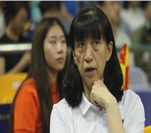 赖亚文当选中国排球协会主席！曾辅佐郎平等5位女排主教练，被称中国女排的“五朝元老”