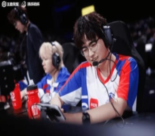 LGD小白熊缺席巅峰之夜说明:早上出现身体不适,目前精心修养