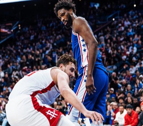 库里轰38+8记三分仍无缘今日最佳!对不起,你碰到暴走的大帝了