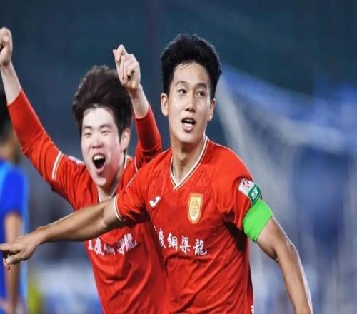 欢迎!中国男足21岁天才登陆中超,2夺本土金靴,王钰栋对手来了
