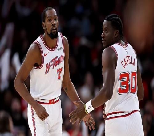 明明场上效果相当不错,但火箭还是没有给替补中锋更多表现机会