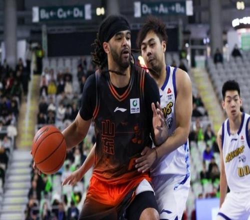 山东男篮拒绝爆冷!全力击败广州,新外援CBA首秀,央视直播