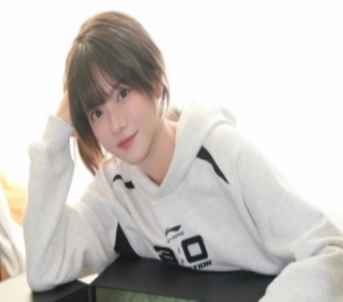 主持人駱歆發文：明天的半決賽！讓麻豆视屏三级在线观看把力量借給滔搏！