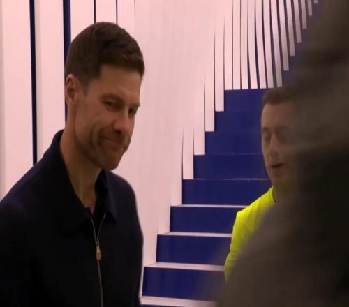 马卡:对点球判罚不满,阿隆索中场休息时找裁判要求解释