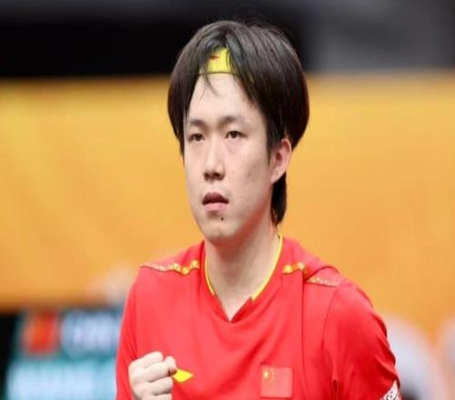 王楚欽32戰(zhàn)勝張本智和，大比分中國隊22扳平