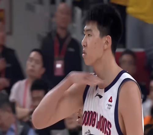 赛季第一单!CBA深夜重罚徐昕,球迷不满:张镇麟骂人怎么不管