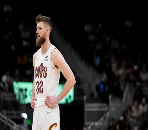 又一次在攻防兩端毫無存在感！騎士還要讓他留在輪換陣容中嗎