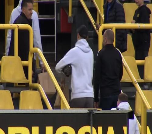 解約條款引發球迷不滿，主持人：施洛特貝克拒絕接受賽後采訪