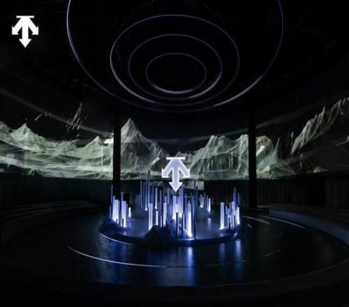 迪桑特問頂未來品牌大秀于北京華貿盛大舉行以一座"未來之城"開啟專業運動新篇章