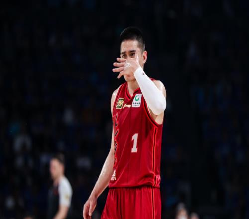 北京男籃遭遇傷病侵襲：陳盈駿鼻骨骨折或效仿孫銘徽戴面具