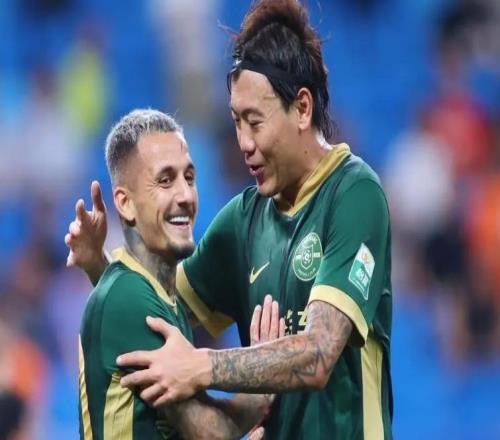 中超30岁巨星沦为笑柄,退出国家队后状态暴跌,媒体:他是个庸才