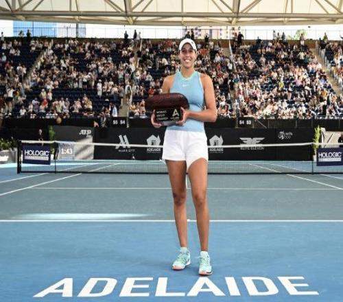 名將紮堆阿德萊德,阿卡連獲兩項最佳,拉杜牽手優衣庫作伴費德勒