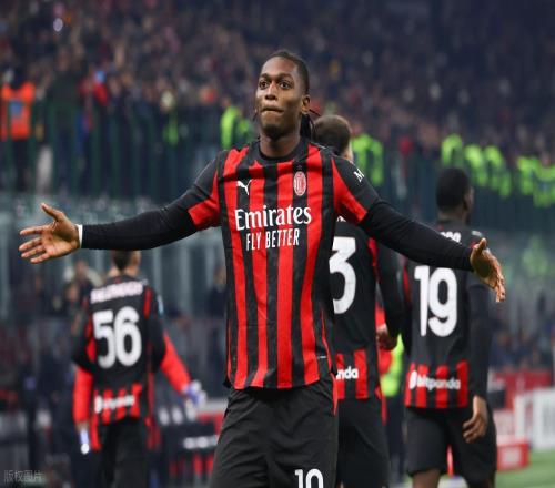 意甲最新积分战报12轮不败!AC米兰小胜拉齐奥超罗马登顶成功