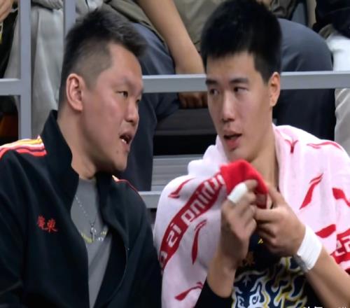 廣東隊重磅引援，打了6分鐘3犯規(guī)，被杜鋒棄用球迷：引了個寂寞