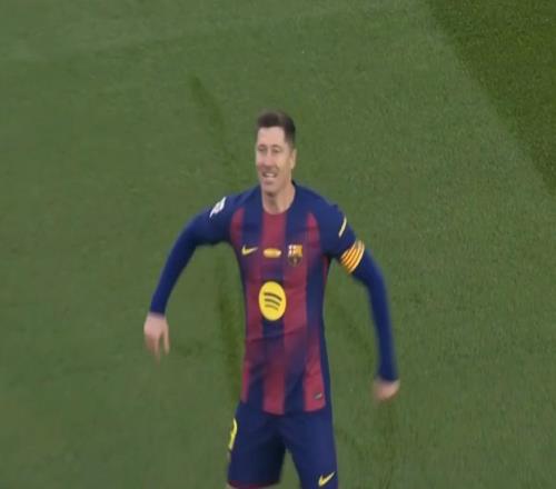 开场4分钟破门，莱万打入巴萨回归诺坎普的首粒进球