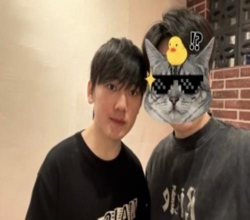 哥哥在澳洲网友晒与Jackeylove合影:在悉尼火锅店偶遇了哥哥