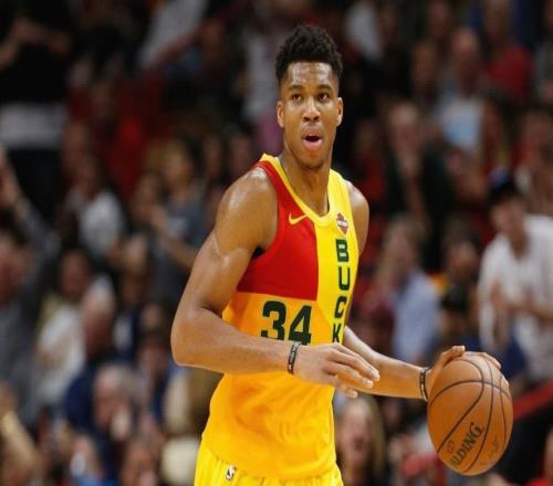 名记:雷霆火箭马刺对现有阵容满意,不会参与字母的交易