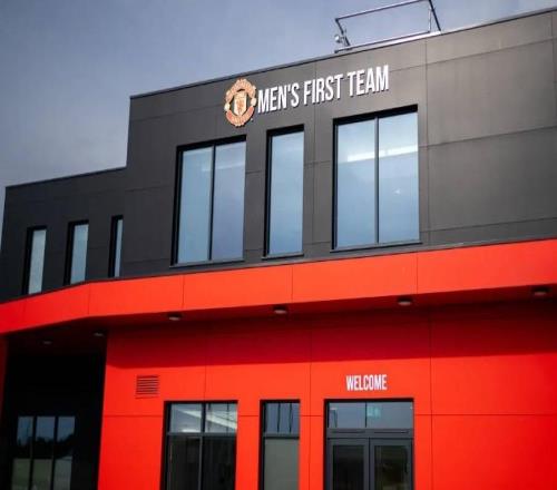 太阳报:曼联将让球迷参观卡灵顿,门票100镑且不能拍训练场