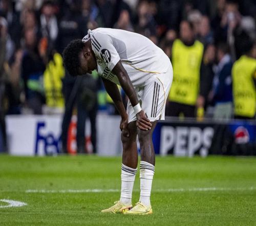 44歲阿隆索下課在即主場(chǎng)僅1射正創(chuàng)歐冠新恥！遭8萬皇馬球迷狂噓