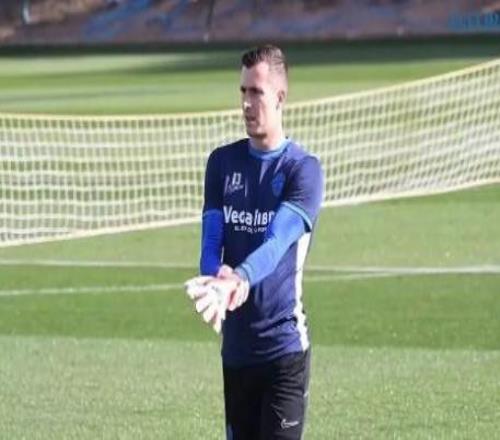 每体:佩尼亚已失去埃尔切首发门将位置,夏窗将返回巴萨