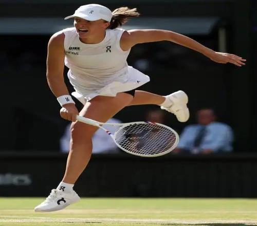 奎雷伊力挺斯瓦泰克年度最佳引争议,网友:萨巴才应该是真女王