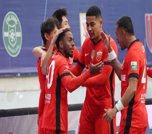 中超收官战:上海海港1比0客胜大连英博,完成中超三连冠成就梅州客家不敌北京国安,与长春亚泰降入中甲