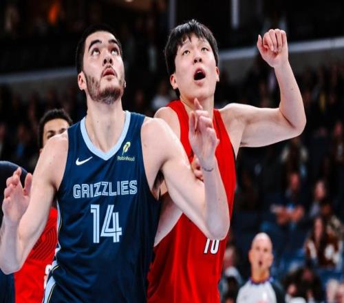 刷屏热搜!杨瀚森赛后拥抱周志豪媒体人热议尚未到NBA首发实力