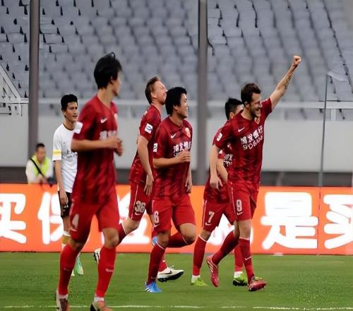 5轮中超仅仅出战7分钟！新援加盟上港后沦为替补，，，，，，，，急需爆发