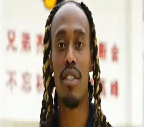 麦考尔感谢杜锋,感谢广东队!春节不休息,留在球队训练