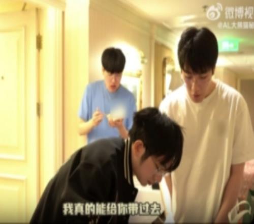 AL发布视频:已经发给巴莉看了小小珍洪一万根狗毛赏之!