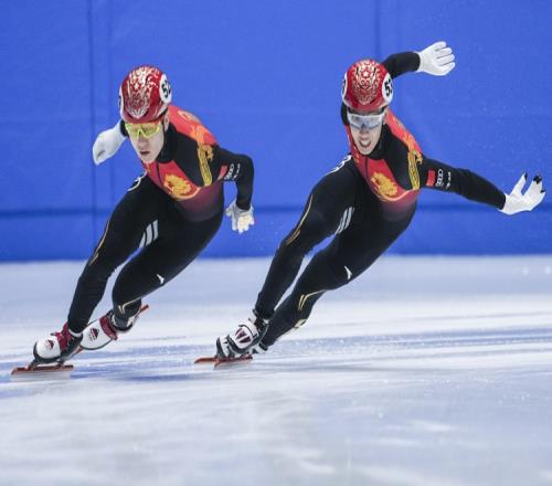 亞冬會短道速滑男子1000米：中國選手林孝埈和孫龍順利晉級半決賽