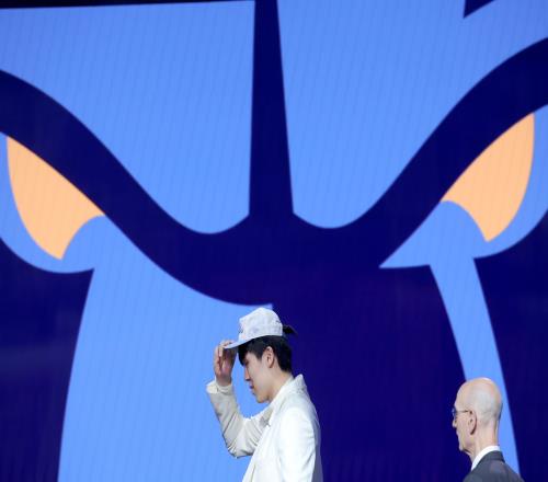 開拓者選中楊瀚森的16號簽是11號簽交易而來還兌了1首輪兩次輪