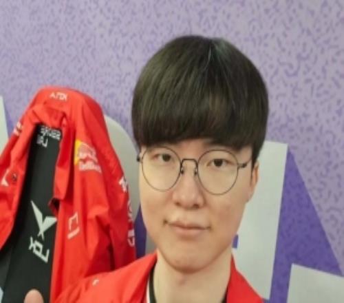 Faker社媒分享2025歷程照片：Goodbye，2025！