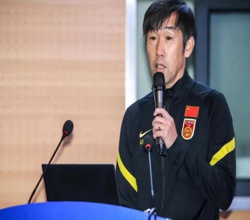 韩鹏向导鲁能在中超连战连胜，，，球迷看好他比肩高洪波，，，值得期待