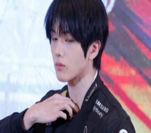 意想不到的聯動1！NCTDREAM的樸誌晟穿了T1的六星隊服